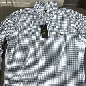 Men’s polo shirt never been worn with tags size small.